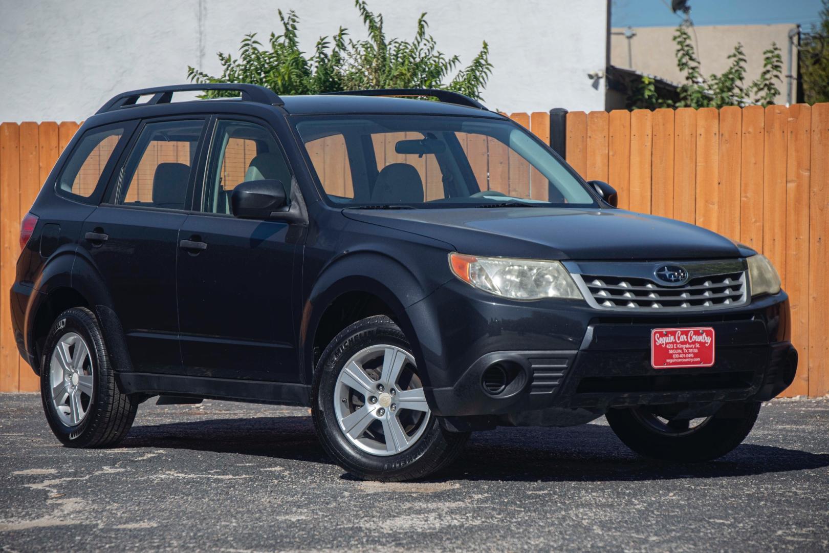 2012 GRAY SUBARU FORESTER 2.5X (JF2SHABC1CH) with an 2.5L H4 SOHC 16V engine, 4-SPEED AUTOMATIC transmission, located at 420 E. Kingsbury St., Seguin, TX, 78155, (830) 401-0495, 29.581060, -97.961647 - Photo#21